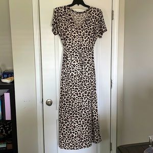 Leopard print maxi dress. Size: L Brand: JODIFL  70% Polyester 40% Spandex